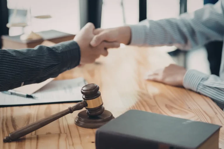 How Settlement Offers Work in Lawsuits